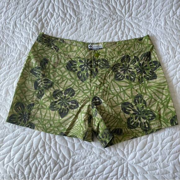 Columbia Pants - Columbia Green Floral Women's Shorts